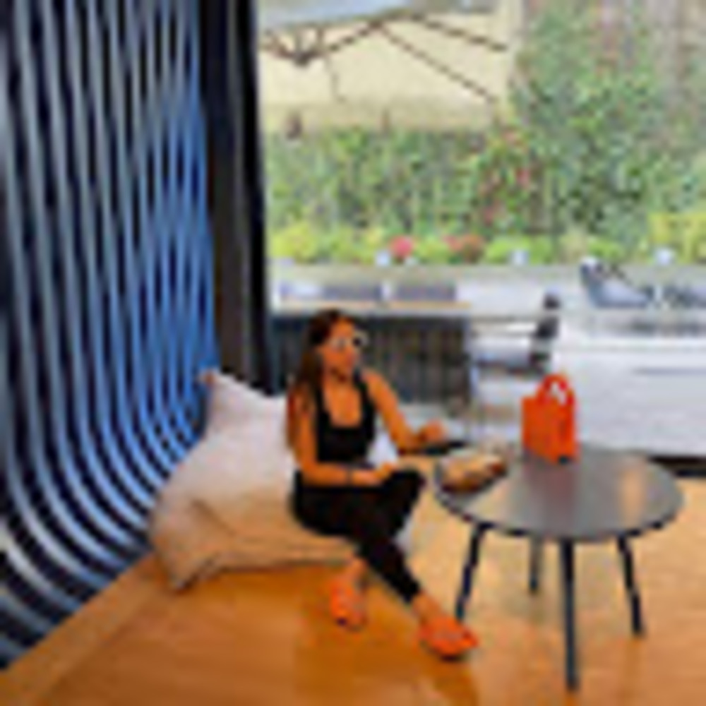 Meet your Posher, Sharon